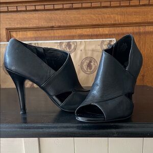 Elegant Black Leather Nine West Women's Heels